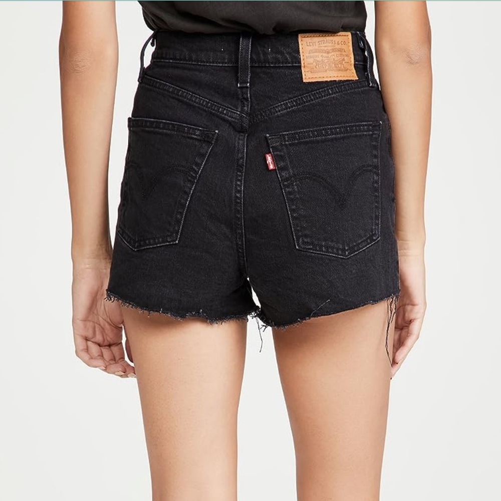 Levi's Women's Premium Ribcage Shorts- BRAND NEW, never worn
